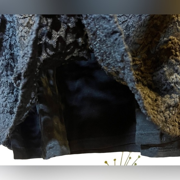 Sale Women’s Top L Black Floral Embroidered Lace 3/4 Length Sleeves - Picture 7 of 11